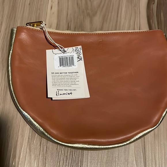 NWT large crescent pouch in terra cotta and gold leather - Picture 1 of 6